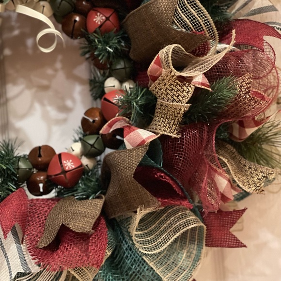 WREATH - RUSTIC WINTER WREATH 24” very very full with VINTAGE JINGLE BELLS! - Picture 10 of 14